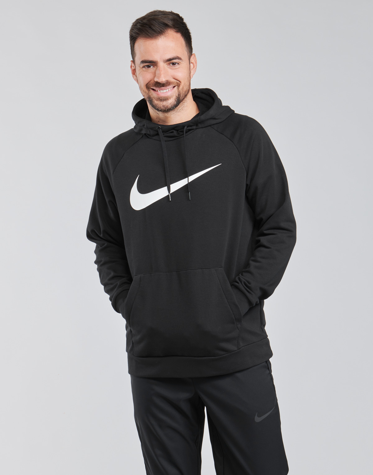 Odjeća Muškarci
 Sportske majice Nike NIKE DRI-FIT Crna