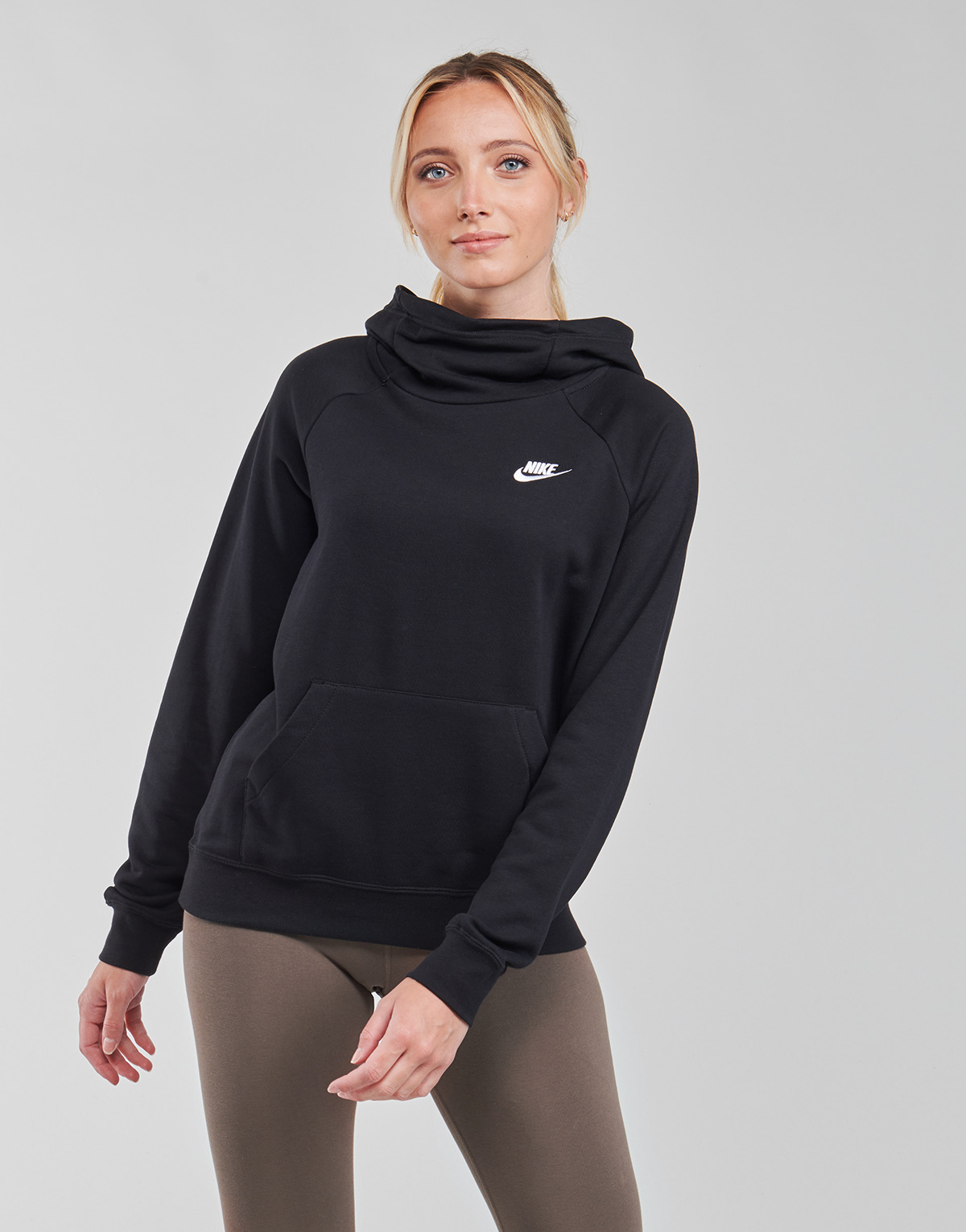 Odjeća Žene
 Sportske majice Nike NIKE SPORTSWEAR ESSENTIAL Crna / Bijela