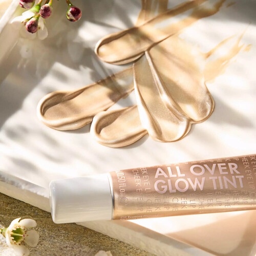 Catrice All Over Glow Tint - 10 Beaming Diamond Crna