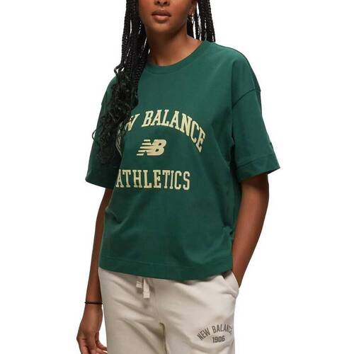Odjeća Žene
 Majice / Polo majice New Balance ATHLETICS VARSITY SHIRT Zelena