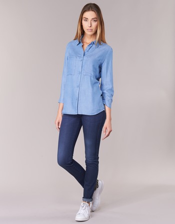Odjeća Žene
 Skinny traperice Armani jeans HERTION Plava